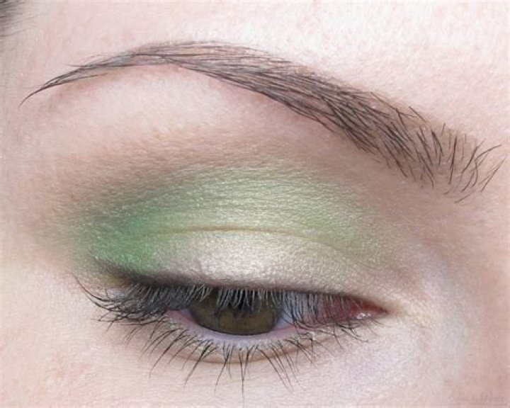 How to Wear Green Eyeshadow