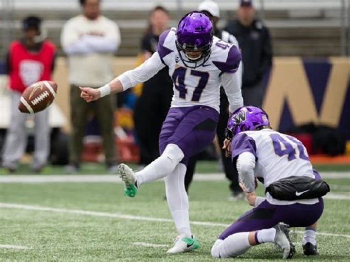 How Washington walk-on kicker Peyton Henry found football, and how the Huskies found him