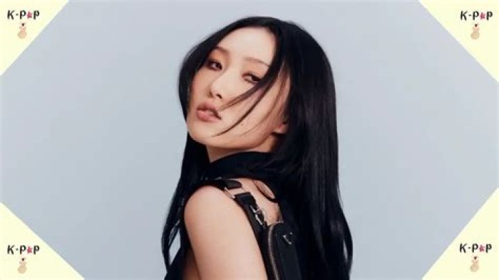 Hwasa Net Worth 2022: Is She the Richest MAMAMOO Member?