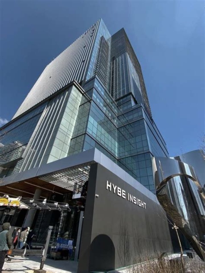 HYBE Criticized by ENGENEs for 'Giving' ENHYPEN's Tagline to TWS: 'That's literally their trademark'