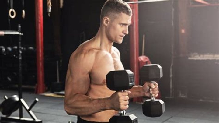 I did hammer curls every day for a week — here are the results