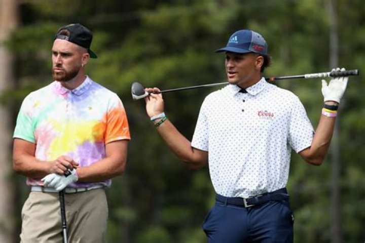 “I say we should run it back!” Patrick Mahomes demands instant rematch with Tom Brady & Aaron Rodgers in golf course