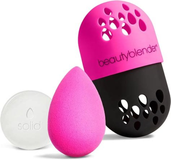 I Use Christie Brinkley's Go-To Beautyblender Sponge for “Fresh” Makeup