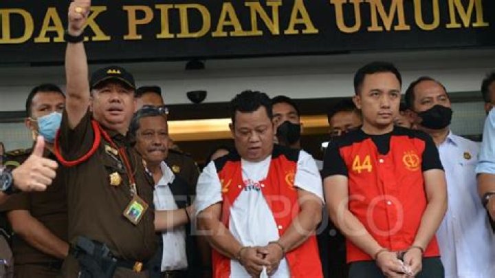 Indictment Dossier Reveals Kuat Ma'ruf Had Knife during Brigadier J's Murder