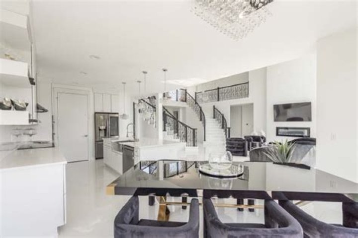 Inside Ray Lewis' $1.1 million home