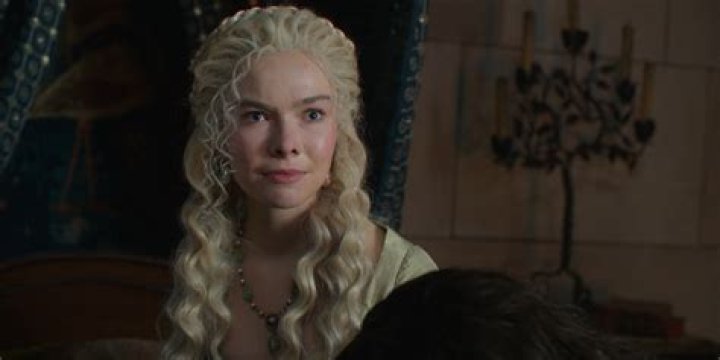 Is Renfri Ciri’s mother?
