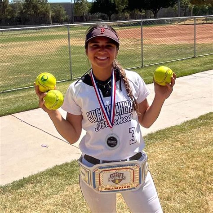 Isabella Solis's Softball Recruiting Profile