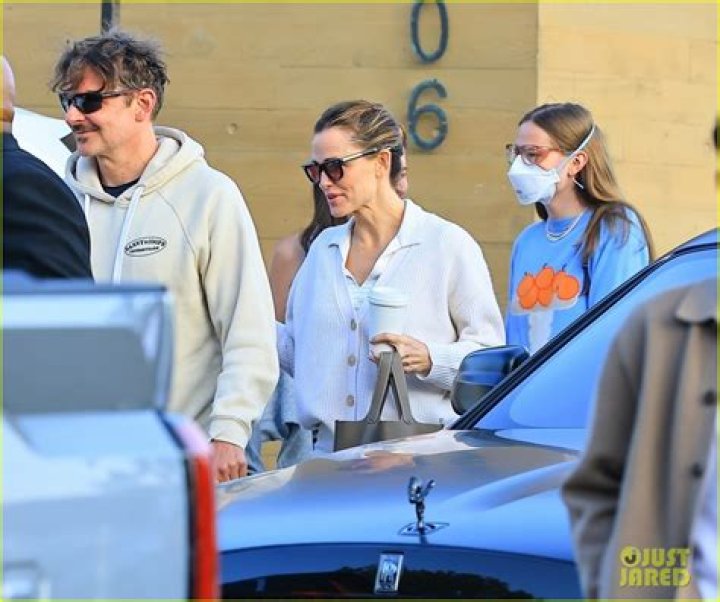 Jennifer Garner and Bradley Cooper Were Spotted on the Beach in Malibu
