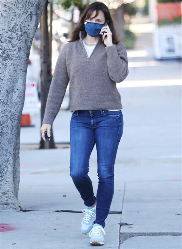 Jennifer Garner Wore the Veja Sneakers Meghan Markle Made Famous