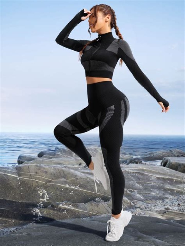 Jessica Alba Wore a Bold, On-Sale Activewear Set in This Summer Print