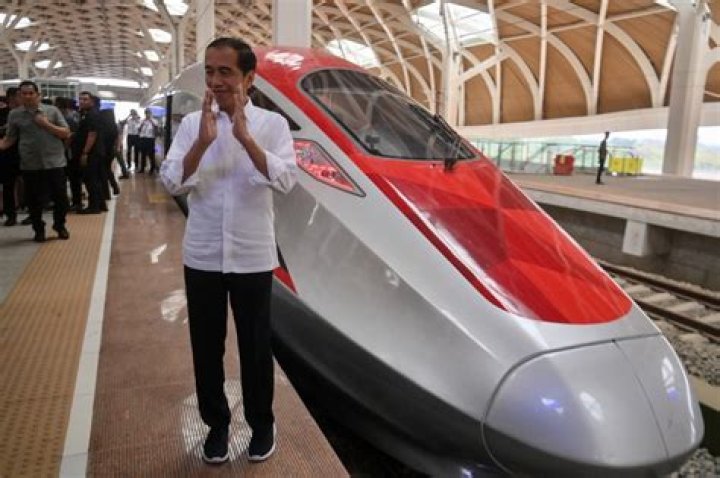 Jokowi Brushes Off Rumors of Joining Grand Campaign Rally