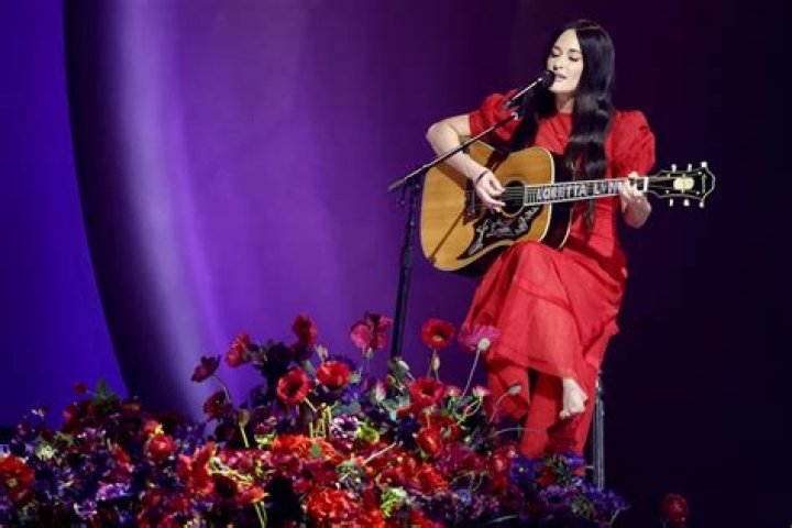 Kacey Musgraves Honors Loretta Lynn at 2023 Grammy Awards