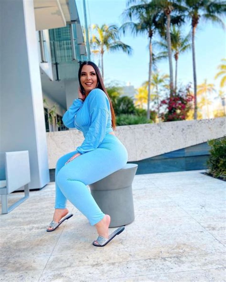 Kat Vong Biography, Age, Family, Facts, Net Worth, Height