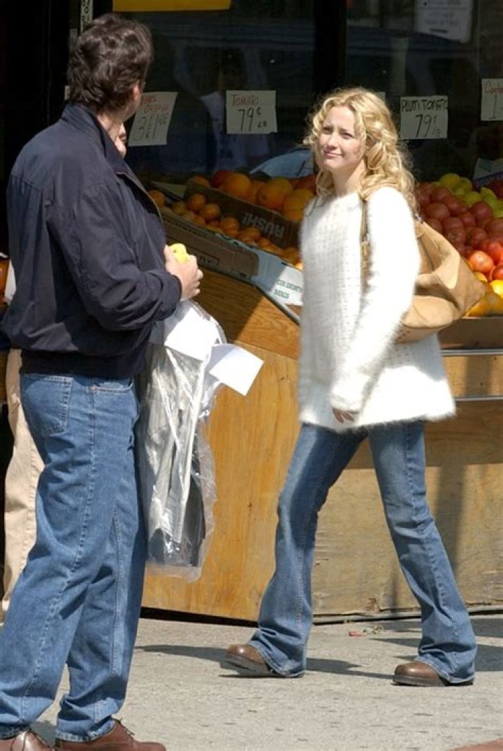 Kate Hudson’s Classic Knit Is the Only Thing I Want to Wear This Fall
