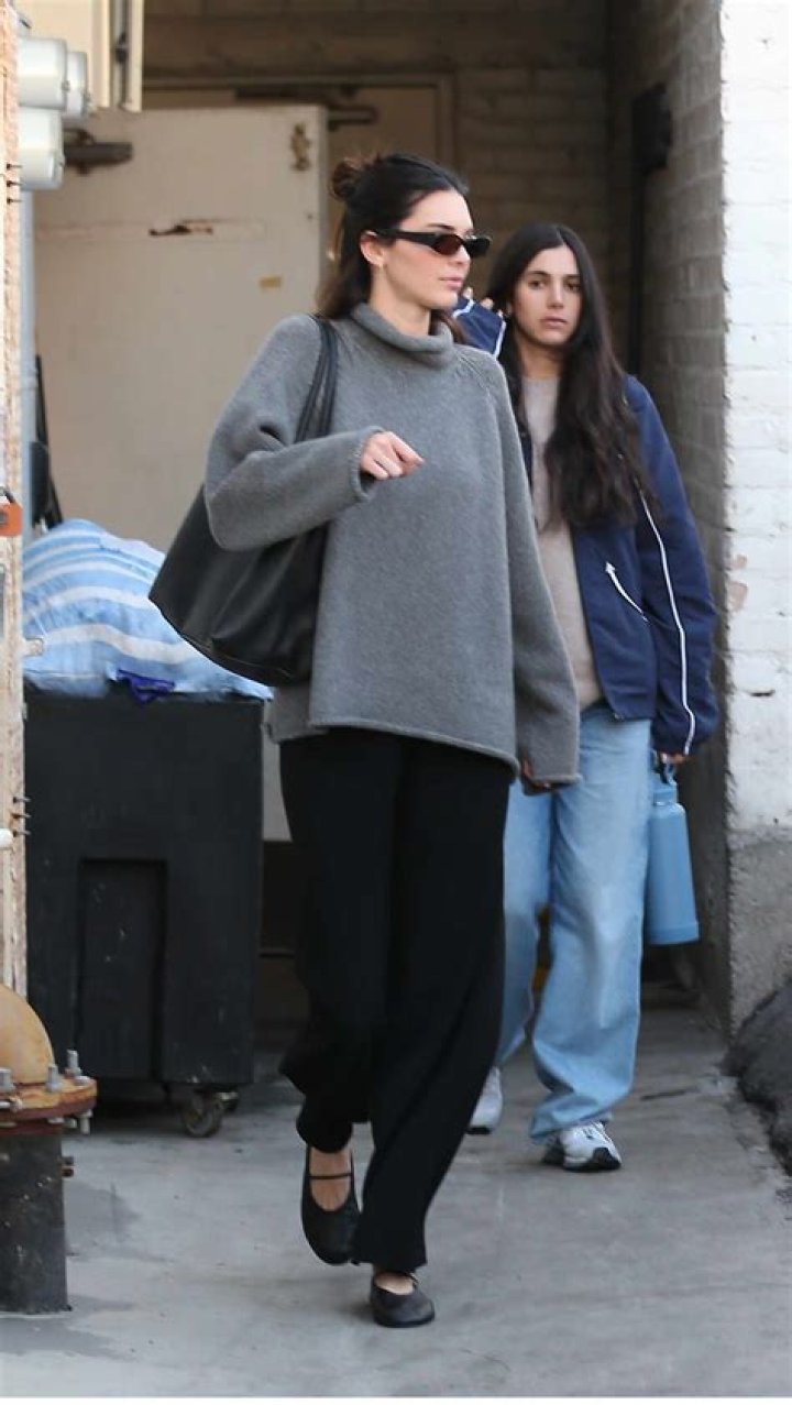 Kendall Jenner Wore Ballet Flats With an Oversized Sweater