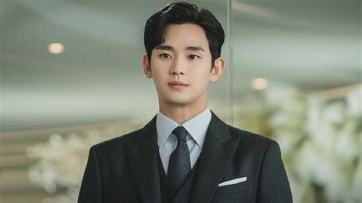 Kim Soo-hyun Girlfriend 2024: Who Is The Star's Special Someone?