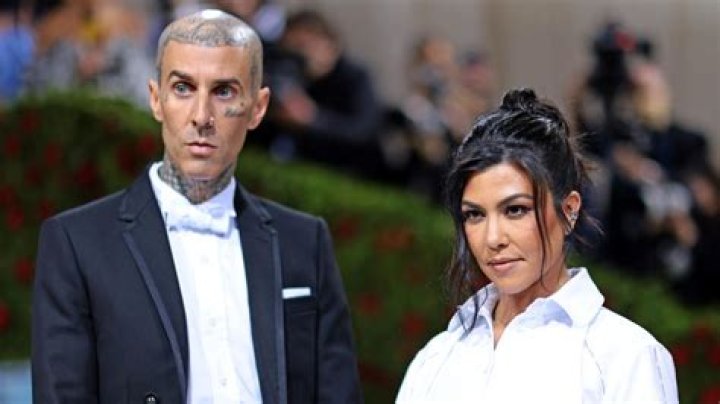Kourtney Kardashian’s Latest Maternity Look Included the Baggiest Pink Jorts and Sky-High Booties