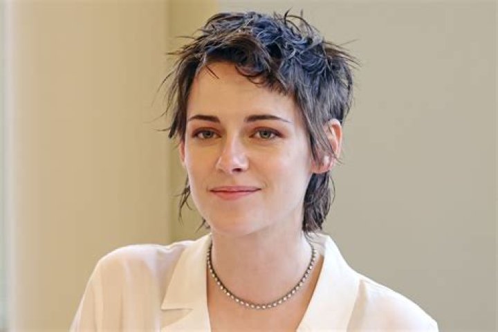 Kristen Stewart Swears She Saw a Ghost Wearing Colonial Garb