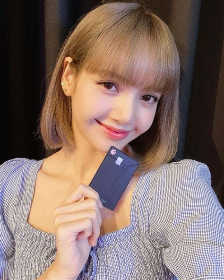 Lalisa Manoban Biography, Wiki, Age, Height, Family, Career