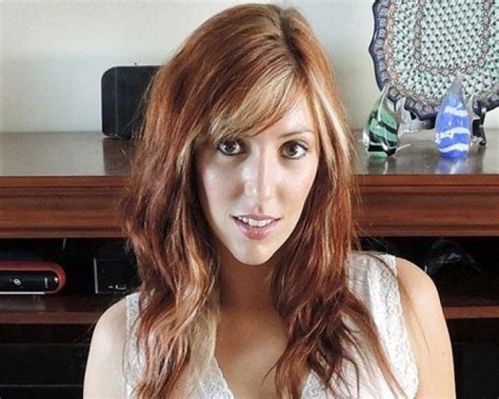 Lauren Phillips Biography, Height, Net Worth, Wiki & More