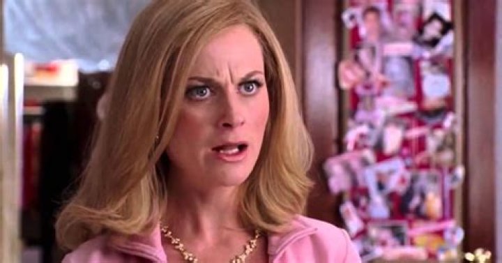 Learn the Power of ‘Boob Bumping’ From Amy Poehler