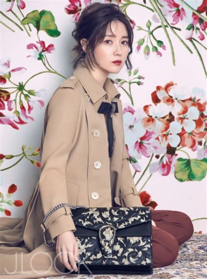 Lee Young Ae Looks Exquisite In Gucci For JLOOK