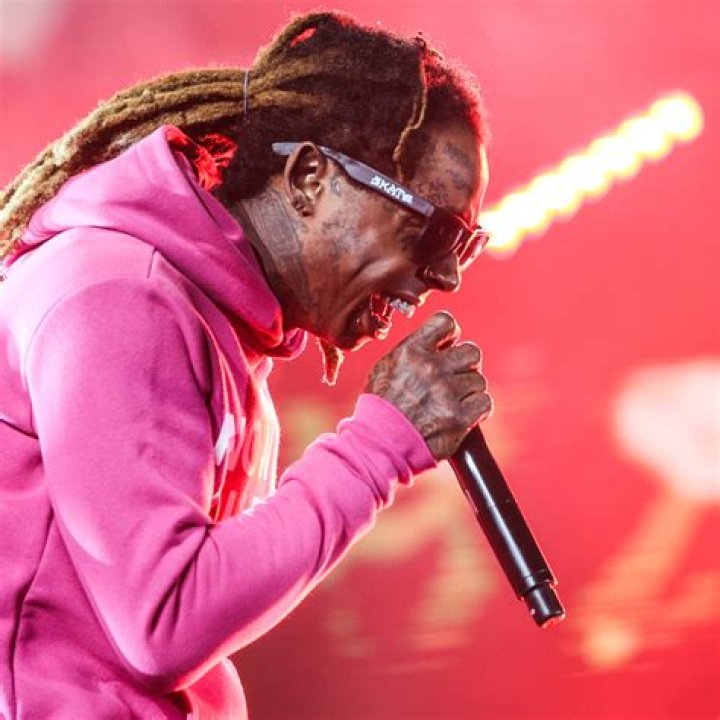 Lil Wayne pleads guilty to weapons charge
