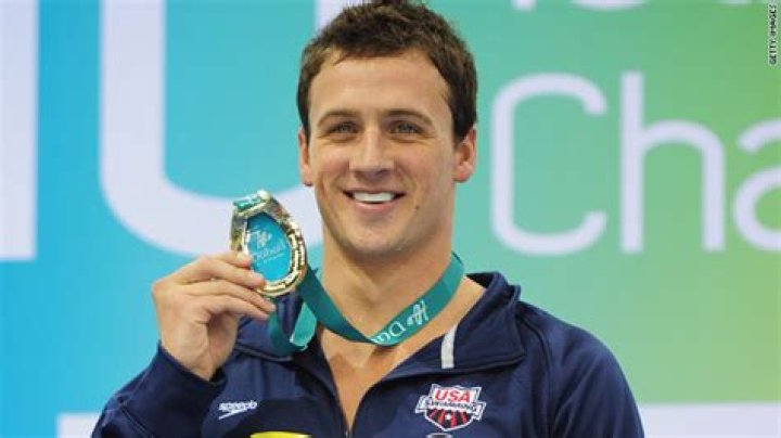 Lochte smashes 400m individual medley world record