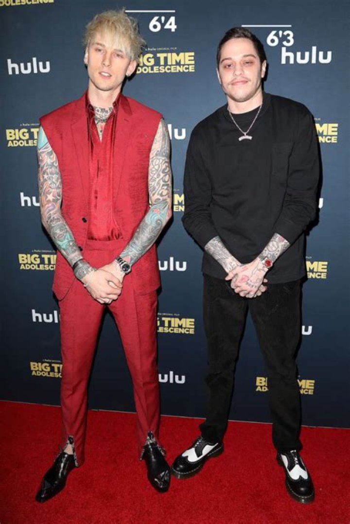 Machine Gun Kelly Height Weight Body Stats