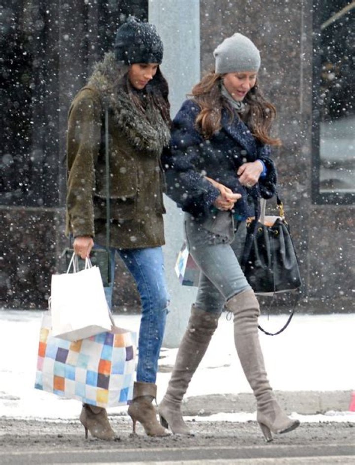 Meghan Markle Wears Chic Fur Coat and Beanie While Shopping in Snowy Toronto