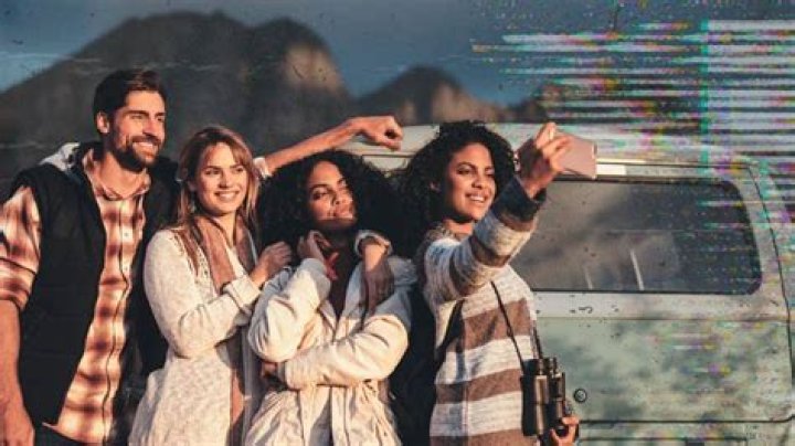 Men: 5 Selfie Mistakes To Avoid (That Make Women Swipe Left) | Michael Griswold