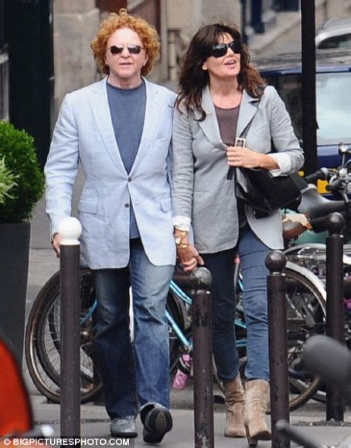 Mick Hucknall and Gabiella Wesberry