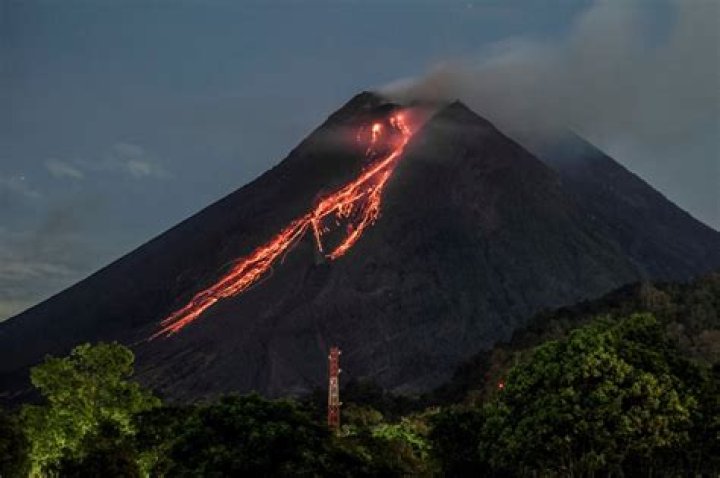 Mount Merapi Erupts, Spews Lava up to 1.5 Km Three Times