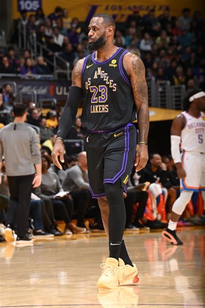 NBA Fan Ejected After Hugging LeBron James on Video During Lakers Game vs. Thunder | News, Scores, Highlights, Stats, and Rumors