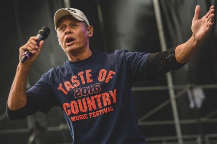 Neal McCoy Covers Sam Hunt Metal-Style at 2016 ToC Festival