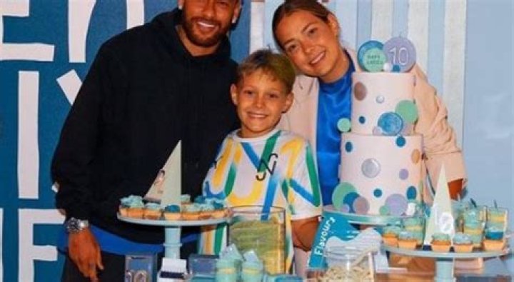 Neymar toujours proche de Carol Dantas, la mère de son fils
