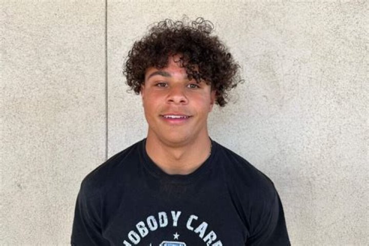 Notre Dame secures commitment from 3-star safety Kennedy Urlacher