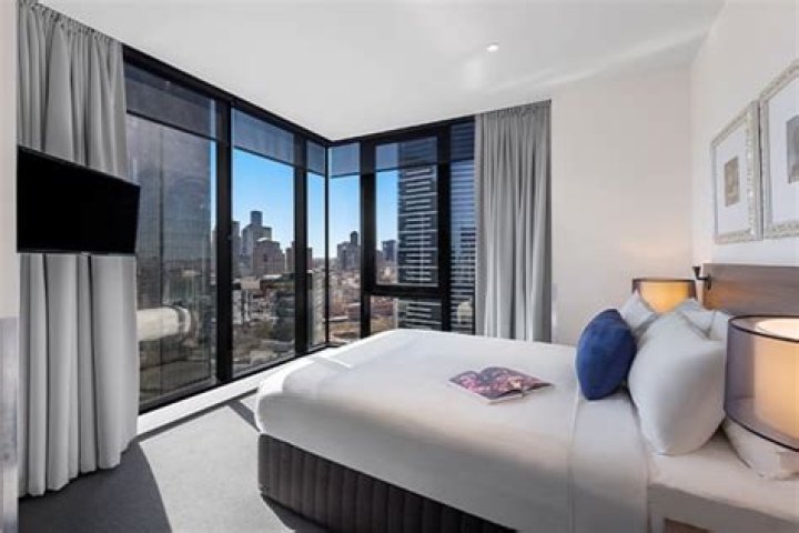 Oaks WRAP on Southbank Hotel Review, Melbourne