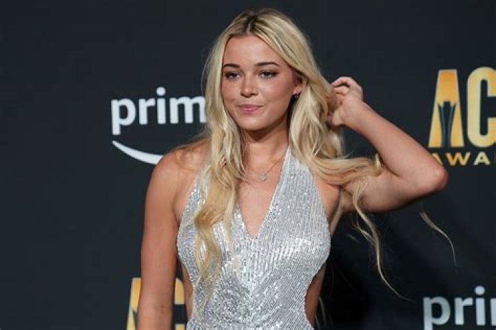 Olivia Dunne hints at MLB boyfriend while dazzling fans in strapless outfit