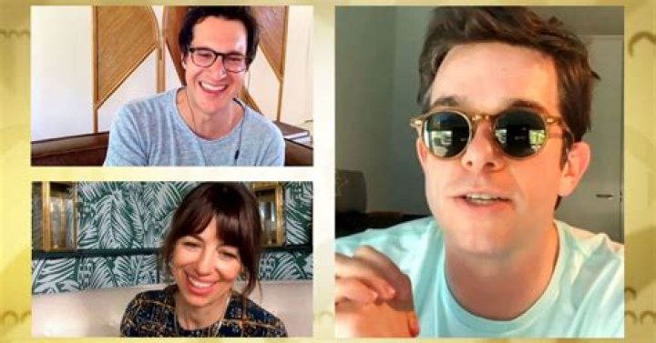 On House Hunters: Comedians on Couches, HGTV Roasts Itself