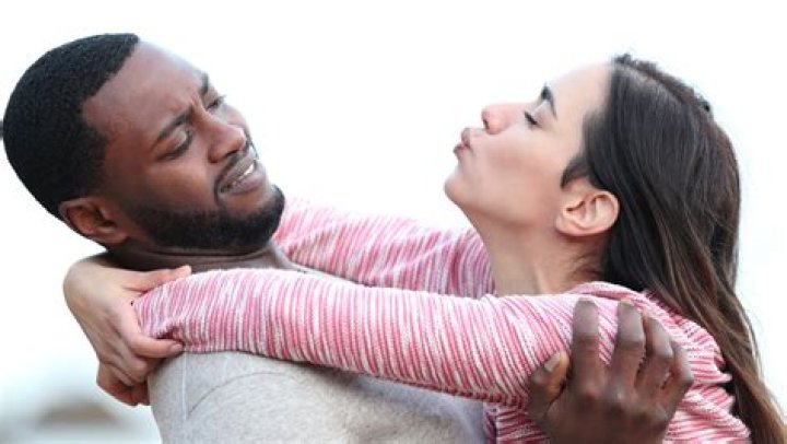 Online Dating Profile & First Date Red Flags That Someone Has Low Emotional Intelligence & Wellness | Meredith Deasley