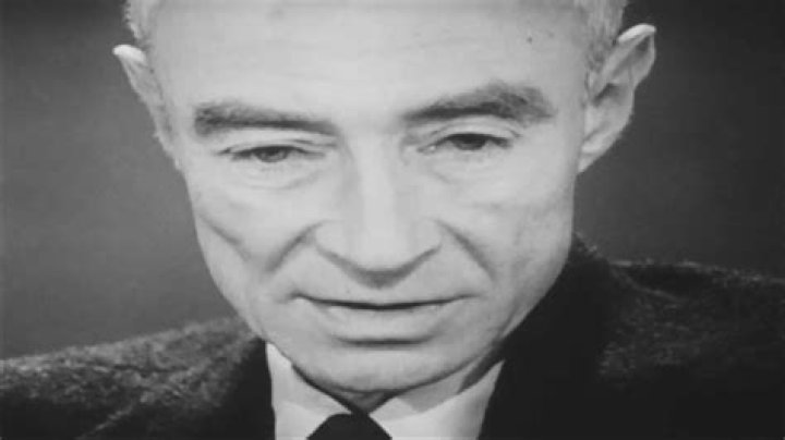 الكشف عن موعد عرض Oppenheimer في السعودية.. وما مصير المشهد الإباحي الطويل؟