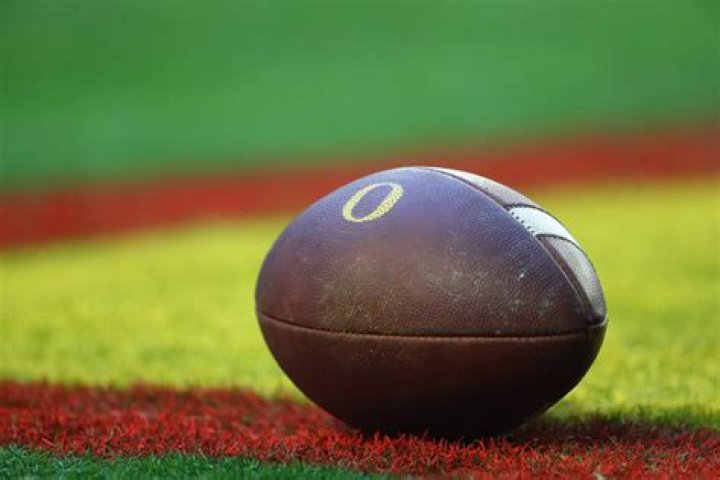 Oregon lands commitment from 4-star DL Xadavien Sims