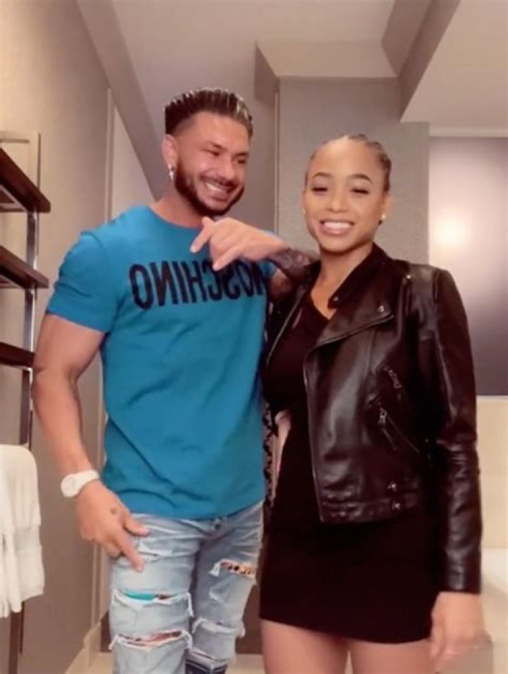 Pauly D's Girlfriend: Who Is Nikki Hall?