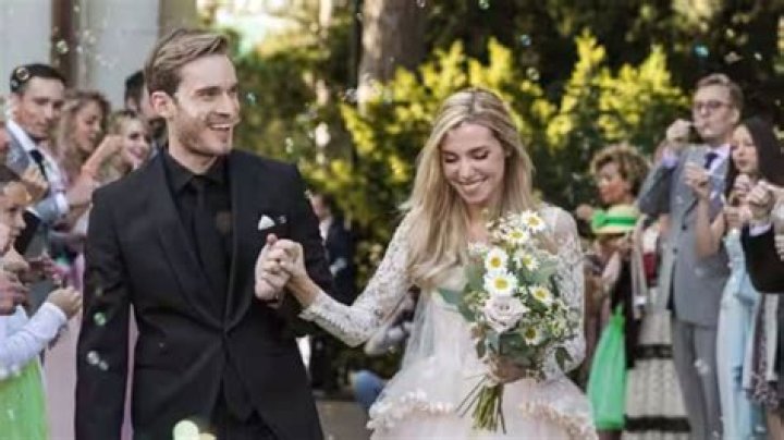 PewDiePie (Felix Kjellberg) Height, Age, Girlfriend, Biography, Heritage