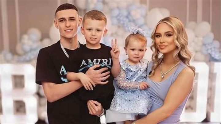 Phil Foden: Fils, Taille, Poids, Parents, Enceinte, Origine, Familie, Âge