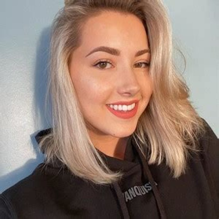 Pineapplebrat Biography, Age, Height, Family, Net Worth