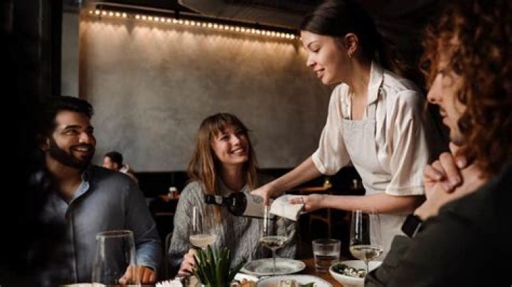 Pizza Shop Employee Selflessly Saves A Tourist's Vacation And Is Rewarded For It