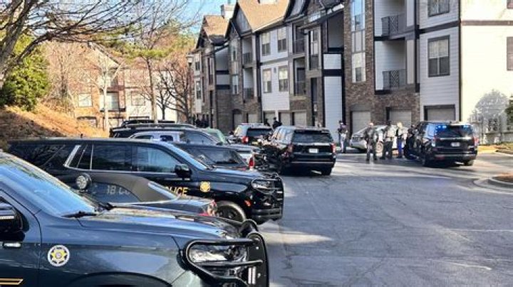 Police investigating deadly shooting at Vinings apartments