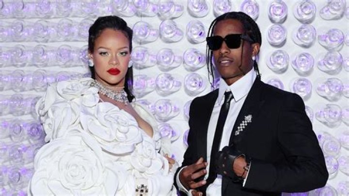 Pregnant Rihanna Wears a 